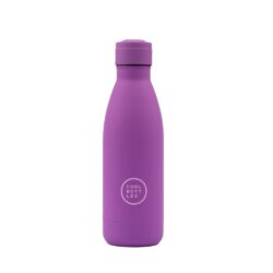 Unikátní nerezová třívrstvá termoláhev Cool Bottles Vivid Violet se sametově hebkým povrchem a víčkem stejné barvy.