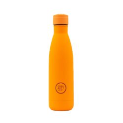 Unikátní nerezová třívrstvá termoláhev Cool Bottles Vivid Orange se sametově hebkým povrchem a víčkem stejné barvy.