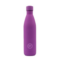 Unikátní nerezová třívrstvá termoláhev Cool Bottles Vivid Violet se sametově hebkým povrchem a víčkem stejné barvy.