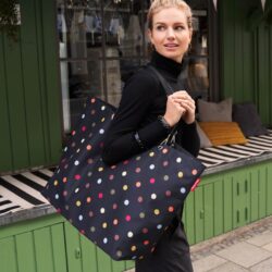 stejně jako na vysokou kvalitu zpracování a&nbspodolnost. Taška přes rameno Shopper XL byla navržena pro Váš maximální komfort při nakupování. Tato taška je vhodná i&nbspjako plážová